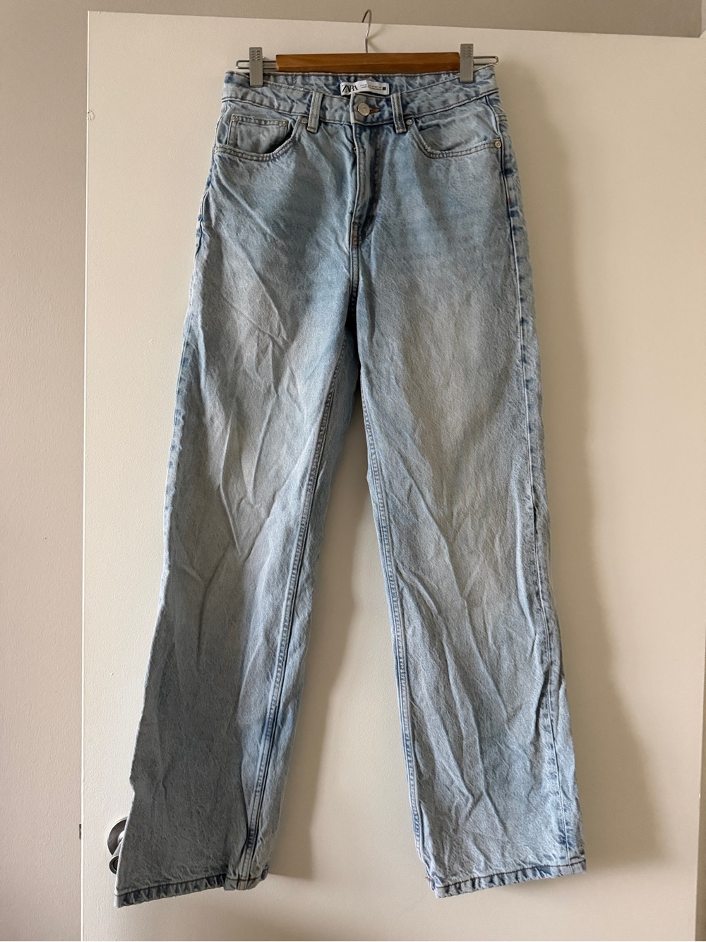 Zara Light Wash Women’s Straight Leg Jeans